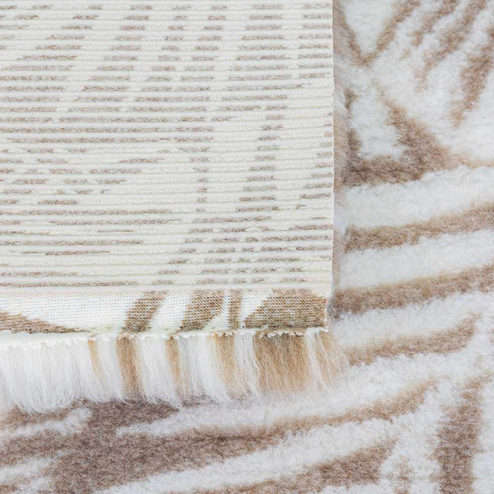 Foxy Fur -makuualusta beiget lehdet